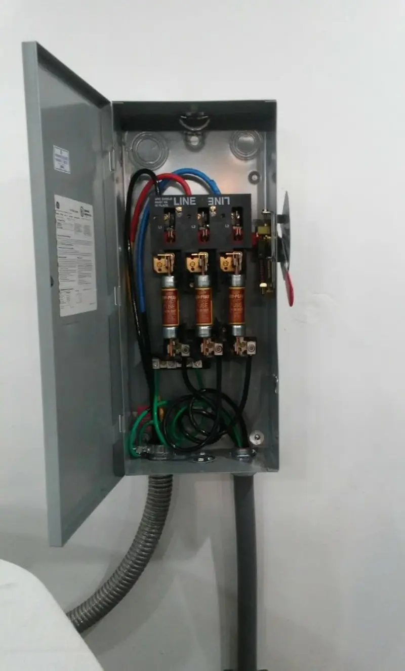Three-phase disconnect switch installed for Smoke Detector Installation in Valdese